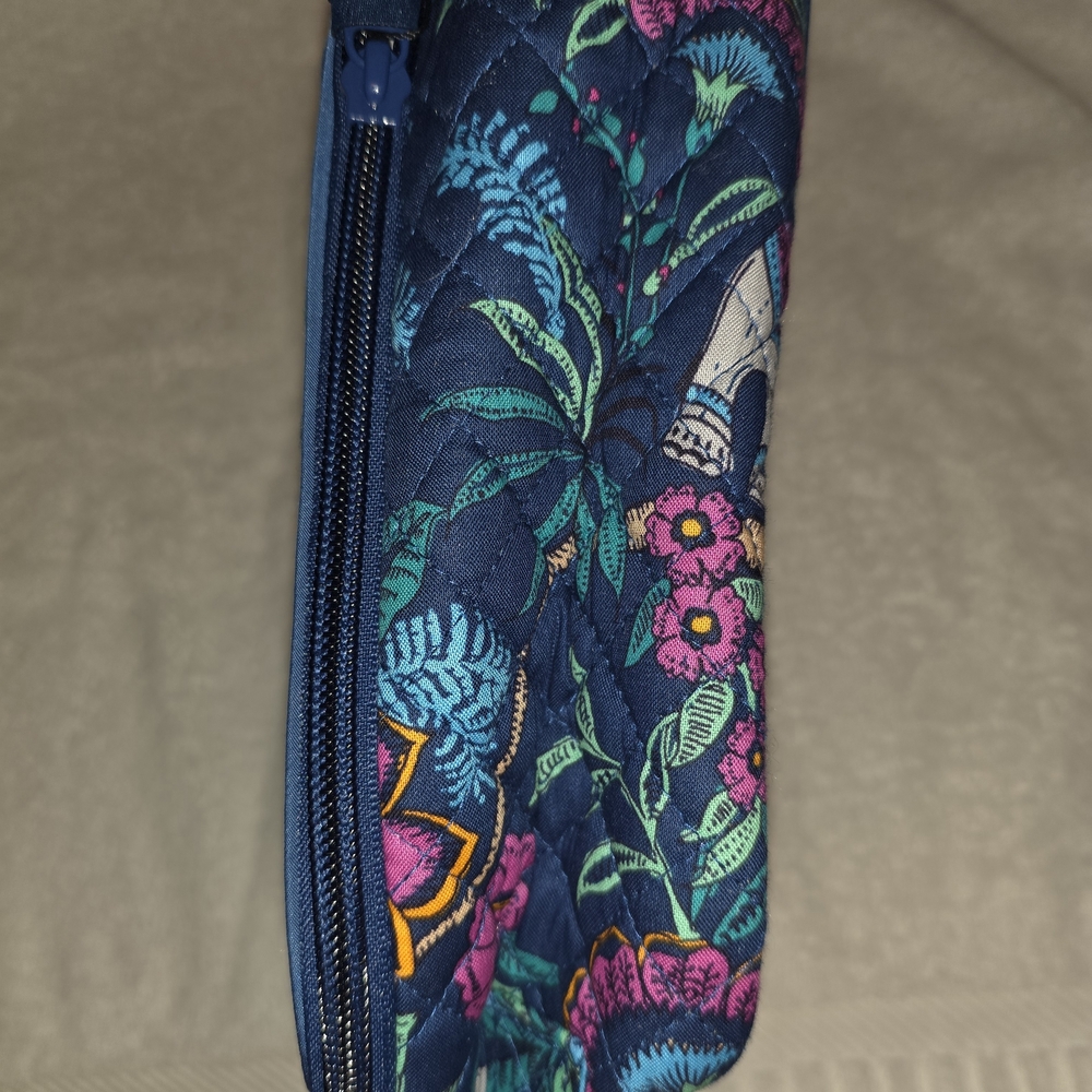 Vera Bradley Blue Floral Elephant Quilted Lunch Pouch - Picture 5 of 9